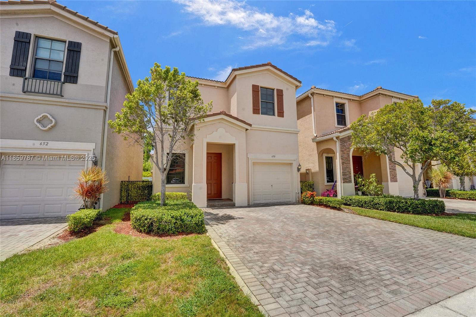 CHAMPION LAKES - Residential