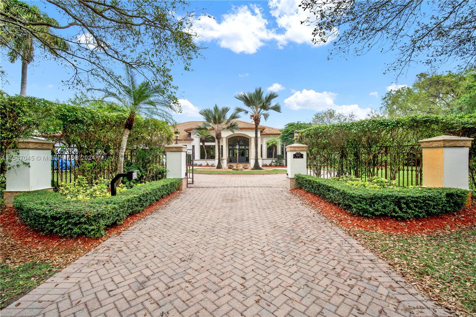 HELMS COUNTRY ESTATES RE- - Residential