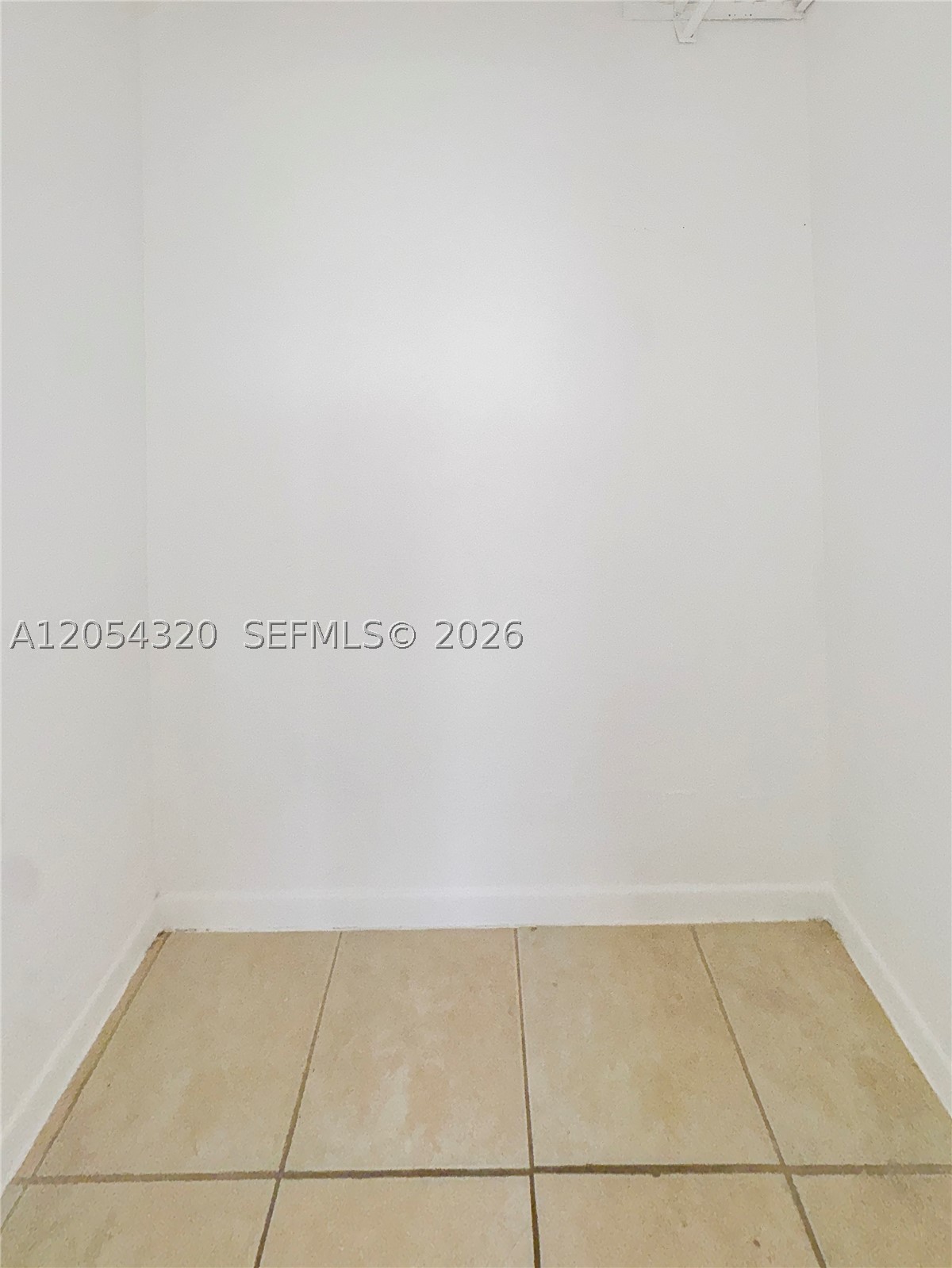 EL SOL AT MAIN STREET CON - Residential Lease