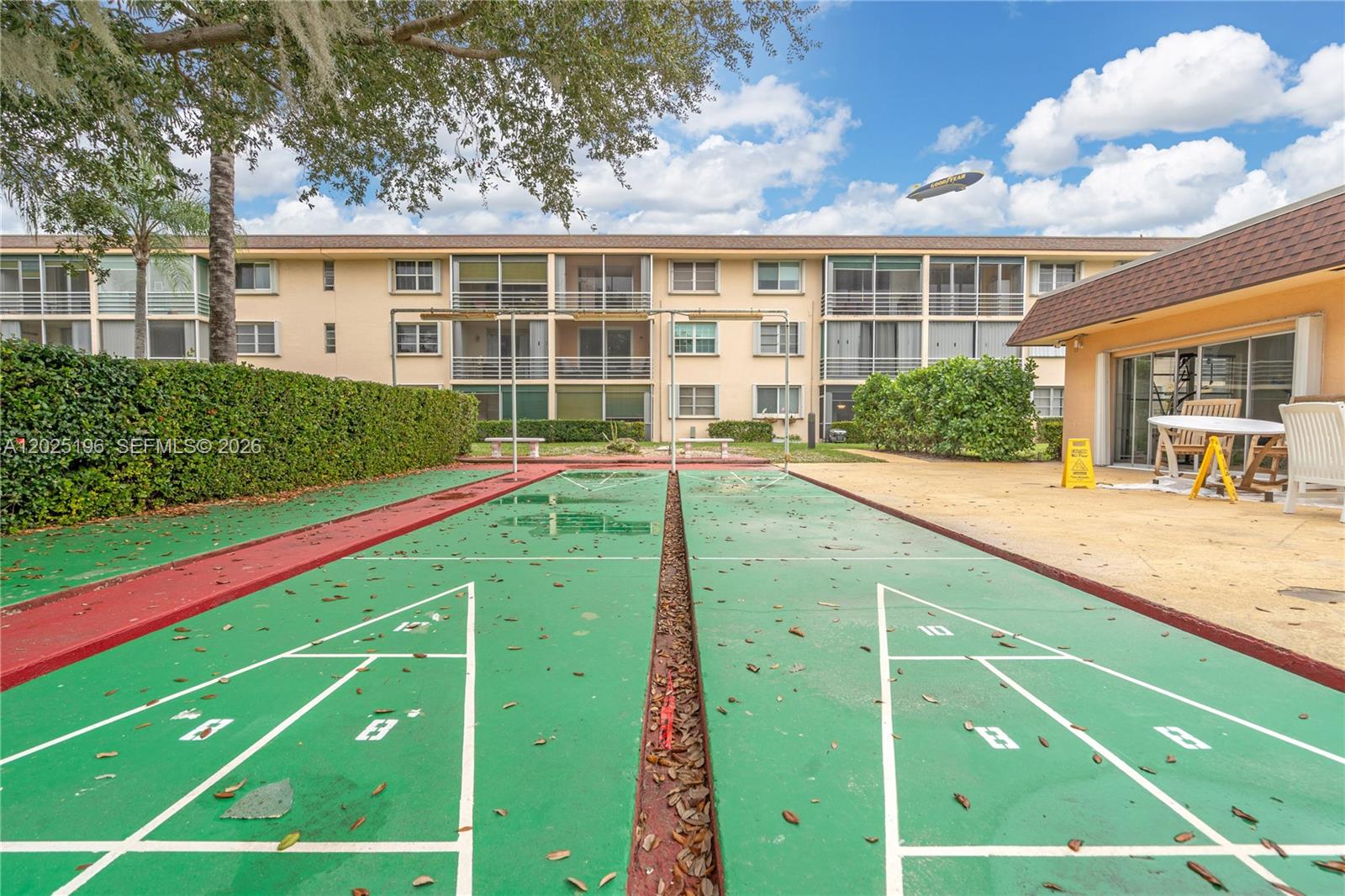 LIGHTHOUSE POINT PLAZA CO - Residential Lease