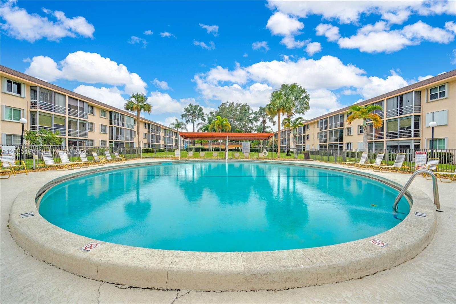 LIGHTHOUSE POINT PLAZA CO - Residential Lease