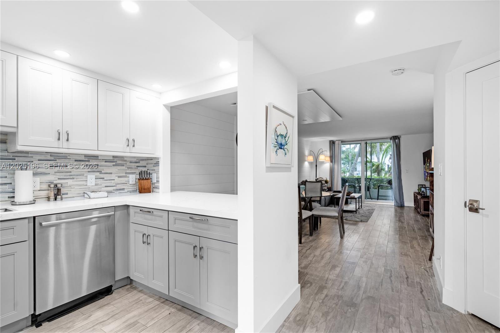 LIGHTHOUSE POINT PLAZA CO - Residential Lease