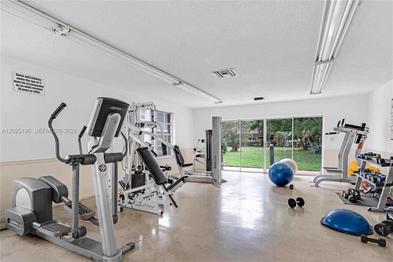 LIGHTHOUSE POINT PLAZA CO - Residential Lease