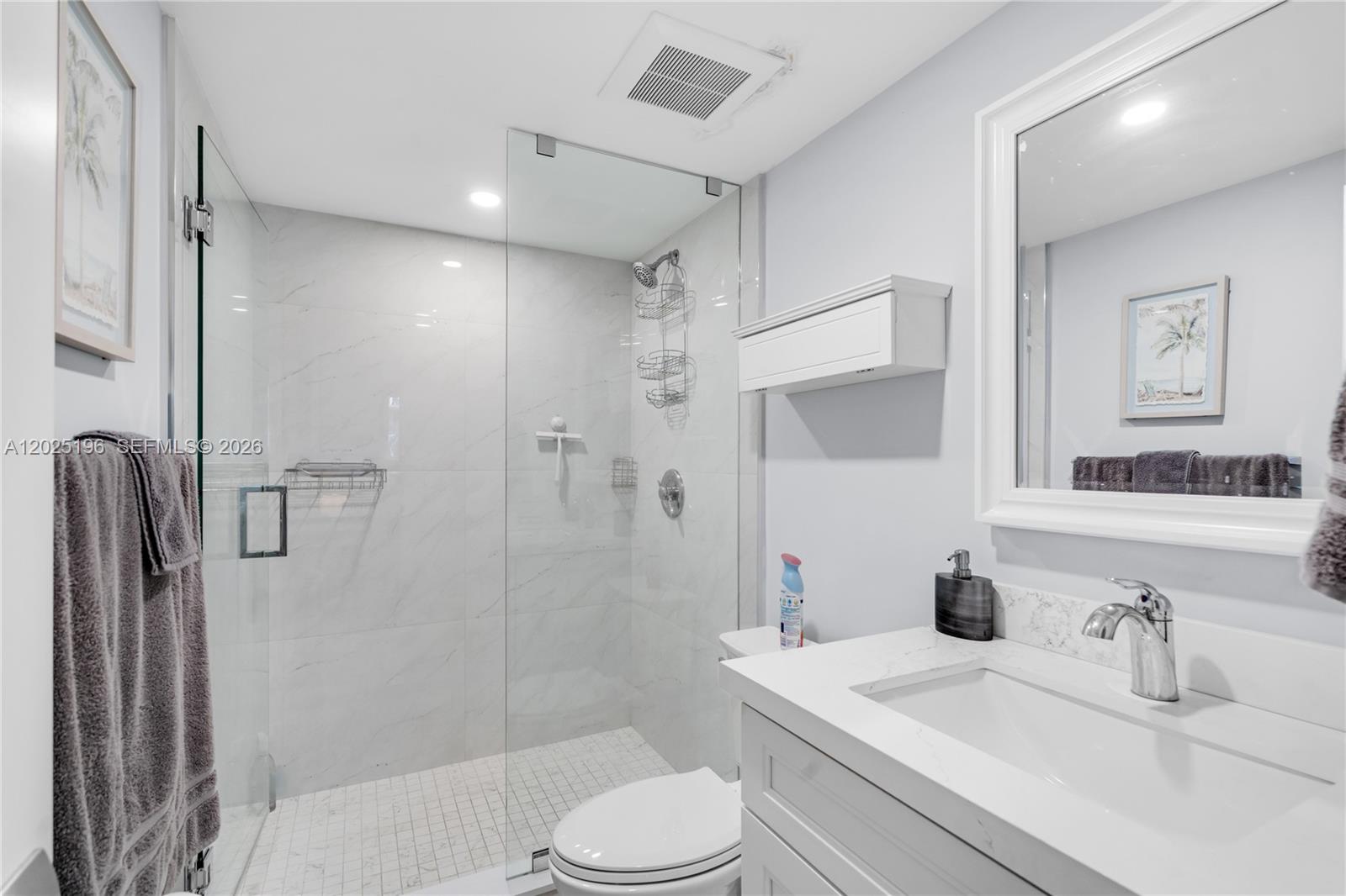 LIGHTHOUSE POINT PLAZA CO - Residential Lease