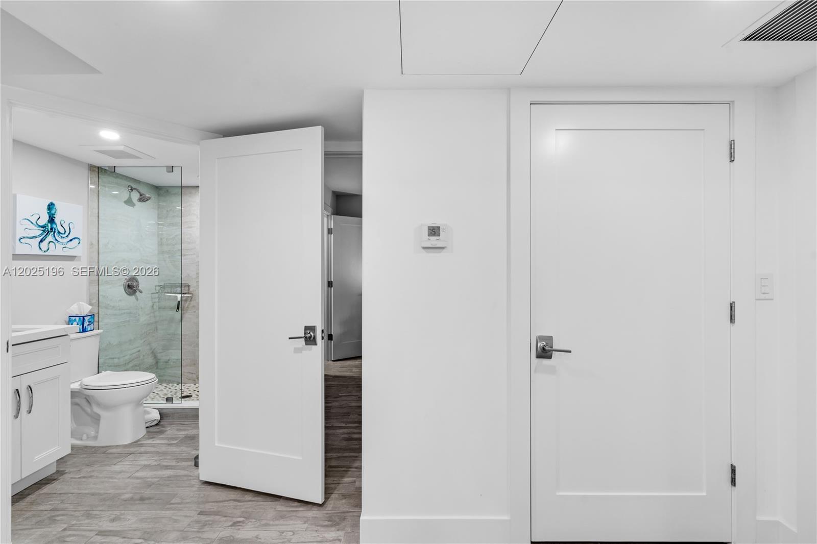 LIGHTHOUSE POINT PLAZA CO - Residential Lease