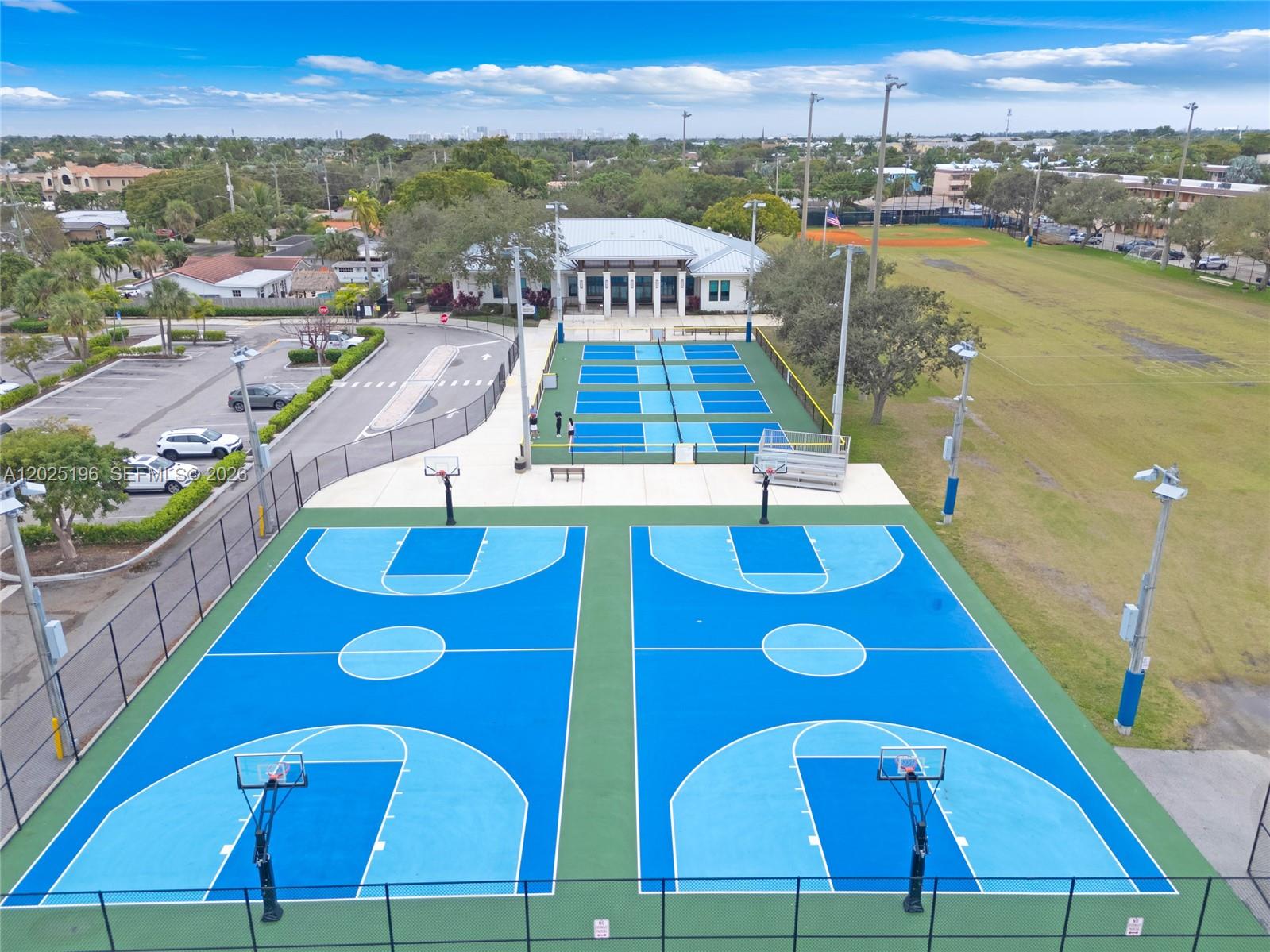LIGHTHOUSE POINT PLAZA CO - Residential Lease