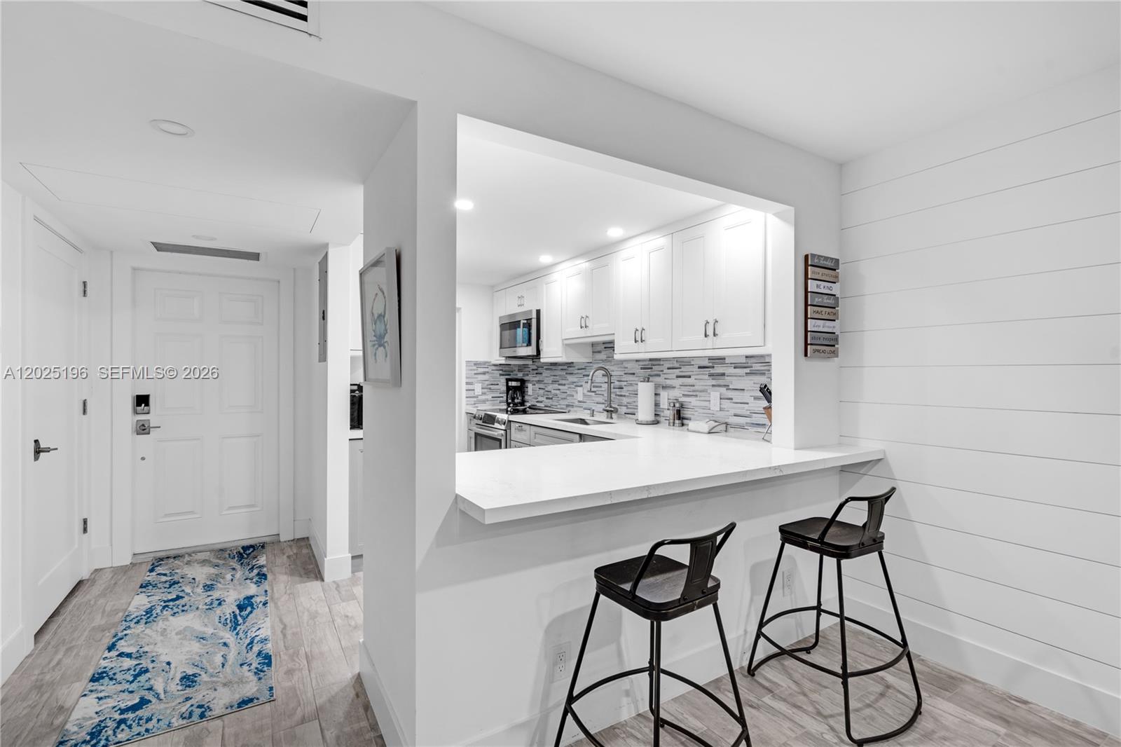 LIGHTHOUSE POINT PLAZA CO - Residential Lease