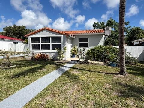 Spacious and recently renovated 3-bedroom house. Great location next to revitalized Downtown Hollywood. Large
lot with huge backyard space and plenty of parking space on the side of the house. Separate entrance from back of
house in the third room. Impact windows. Quiet and peaceful neighborhood. Easy access to major highways
