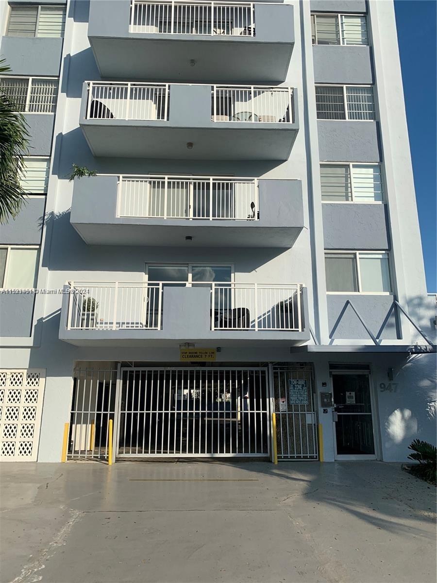 FORMIDABLE 1 BEDROOM  APARTMENT, STAINLESS STEEL APPLIANCES, QUIET NEIGHBORHOOD,  SPACIOUS, LOTS OF STORAGE PLACE. COVERED ASSIGNED PARKING, GATED BUILDING, AS IS!!!
CLOSE TO THE BEACH, SUPERMARKETS, RESTAURANTS, THE MARINA, THE BAY, TENNIS COURTS AND PARKS.  AMAZING LOCATION. CURRENTLY RENTED (12 MONTHS LEASE) , IDEAL FOR INVESTORS!!!!


PLEASE REVIEW BROKER REMARKS.