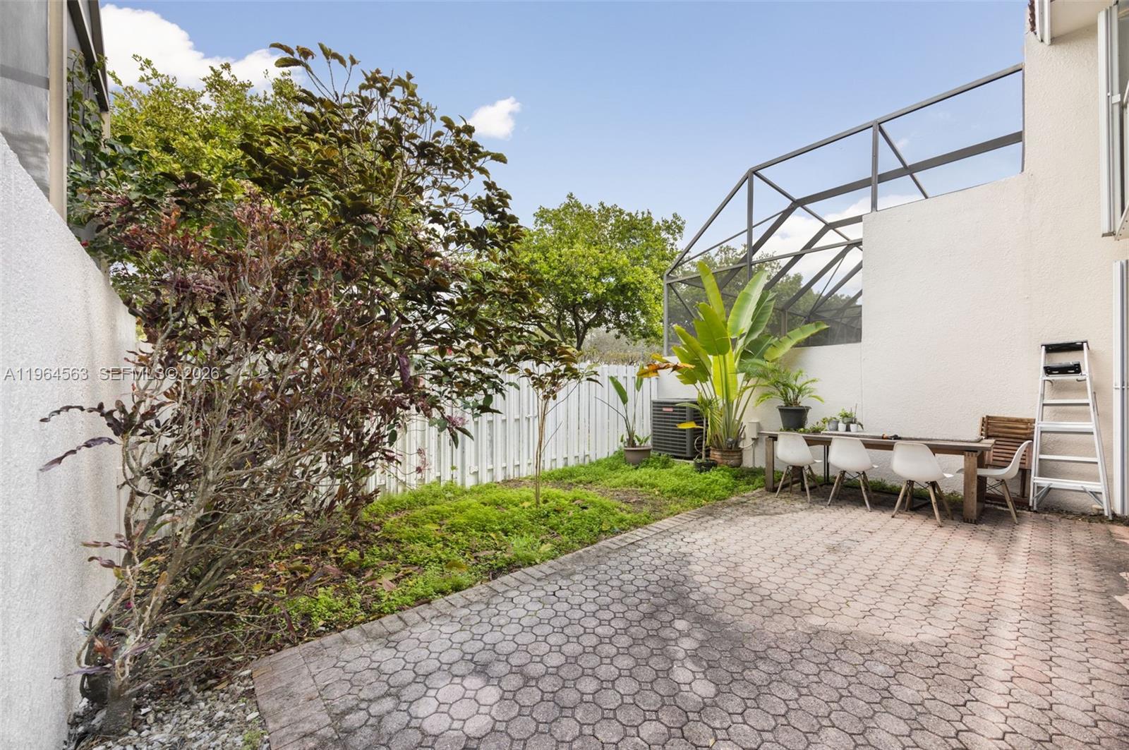 DORAL GREENS - Residential