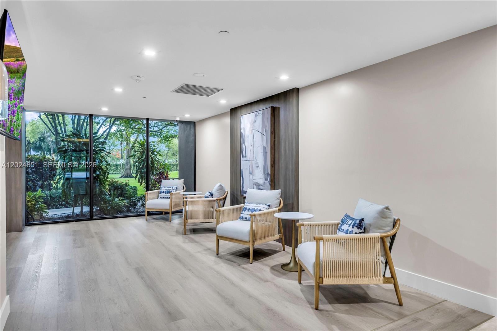HILLCREST EAST NO 24 COND - Residential