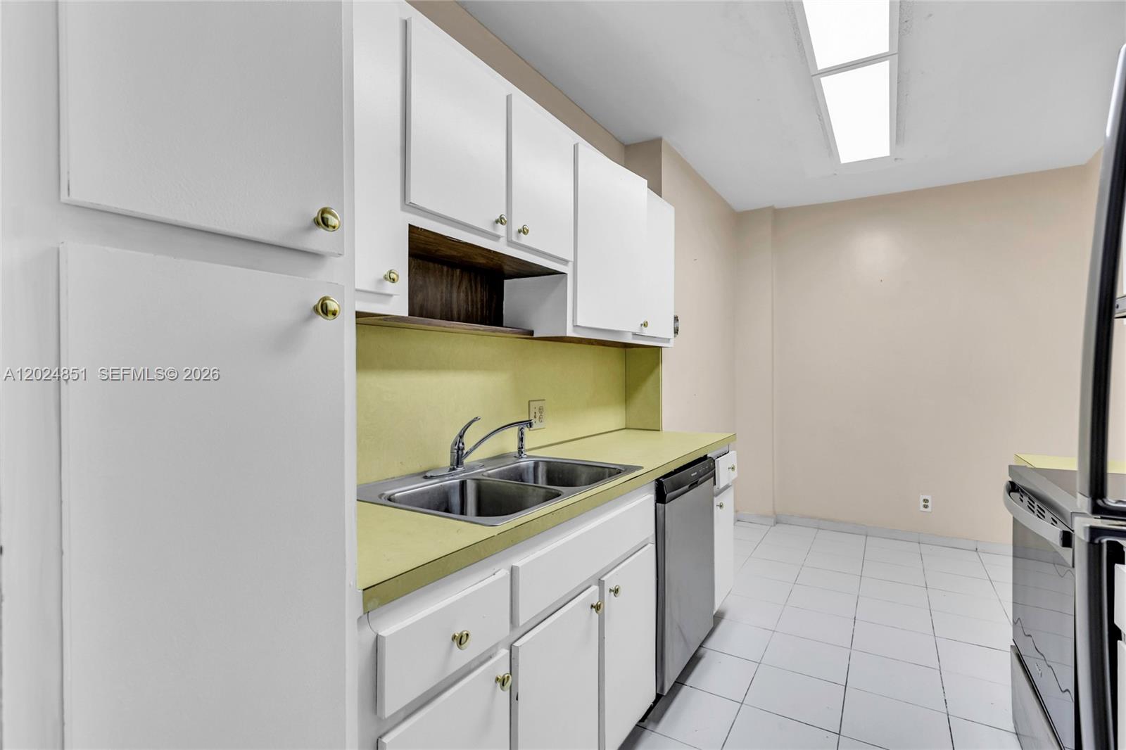 HILLCREST EAST NO 24 COND - Residential