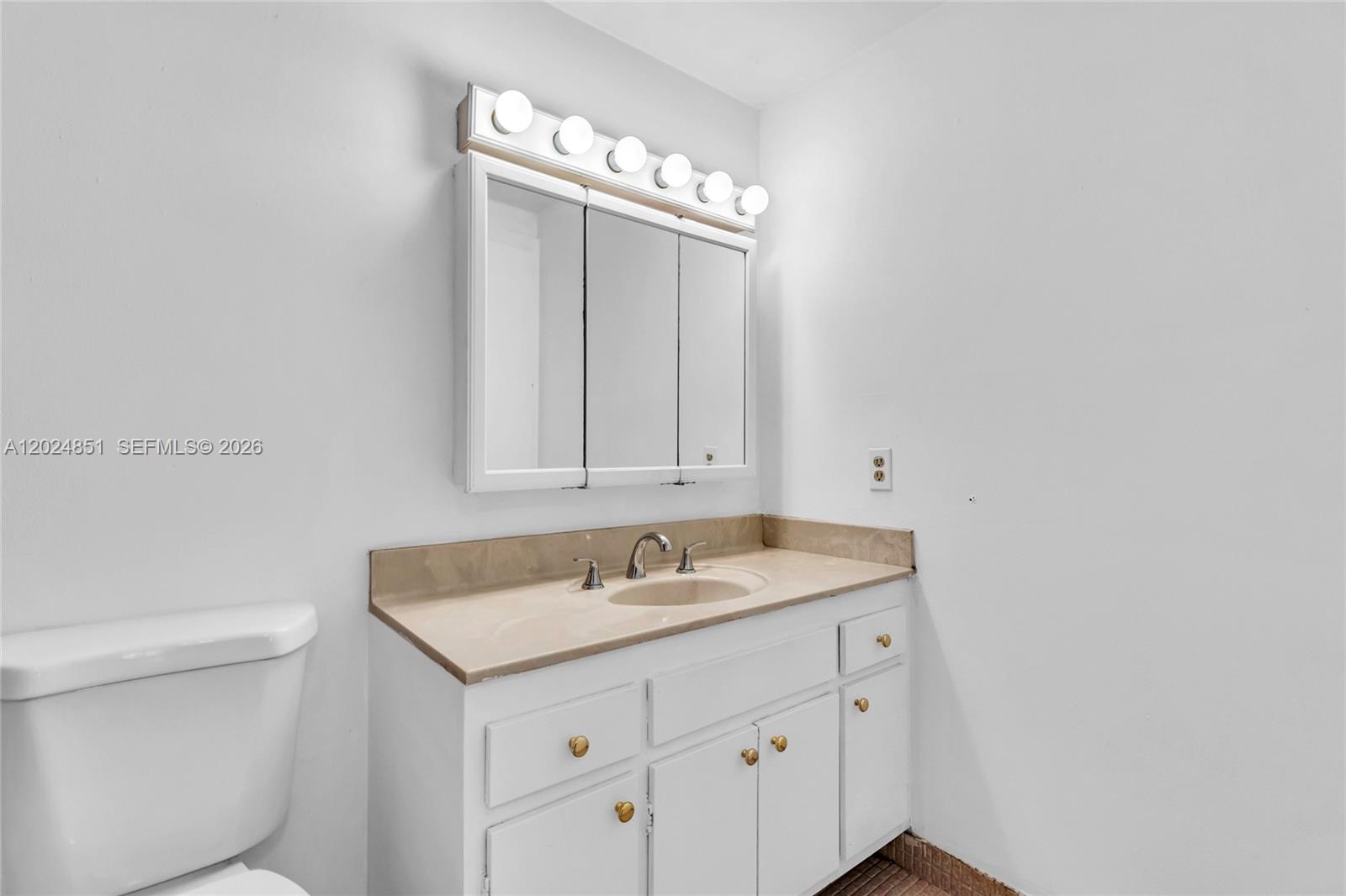 HILLCREST EAST NO 24 COND - Residential
