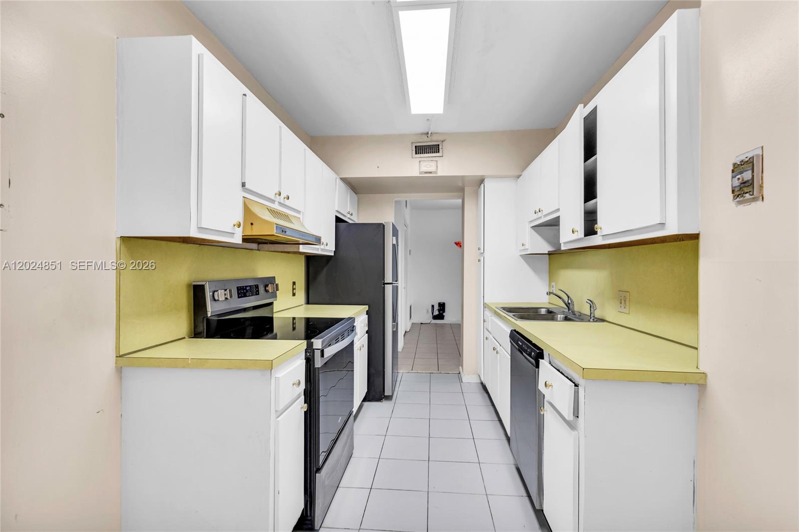 HILLCREST EAST NO 24 COND - Residential