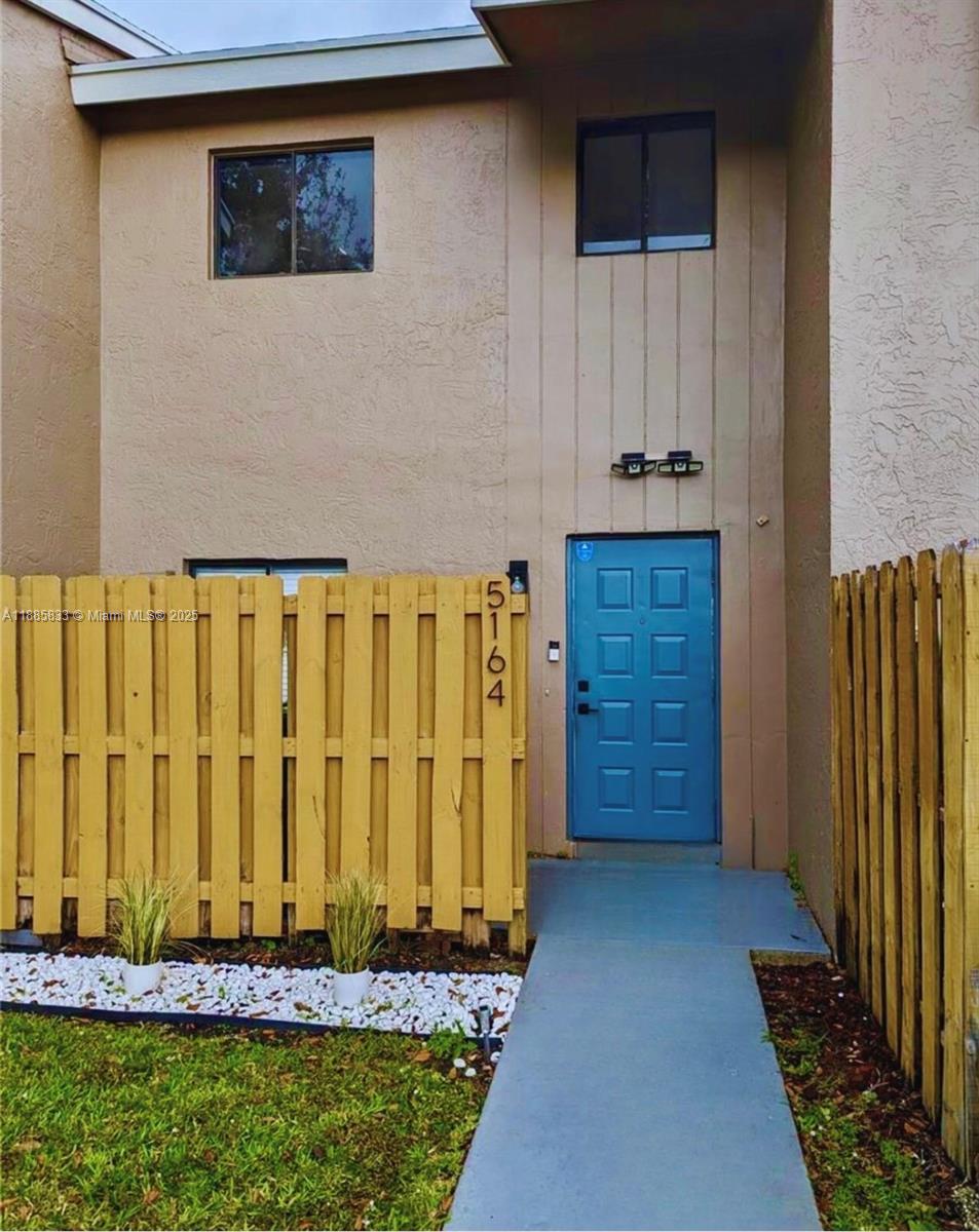 Beautiful 2 bedroom 2.5 bath lake front TOWNHOME in highly sought after SADDLE-UP; a gated equestrian community in the heart of Davie. Large Master bedroom, A/C 2020, Roof 2019, stainless steel appliances, screened in back patio opens up to the lake. Community features pool w/clubhouse, dog park, racquetball courts, playground, and storage area for boats/trailer/RV. Low HOA fee covers security gate, exterior grounds maintenance, and amenities. Rentable barn stalls available.