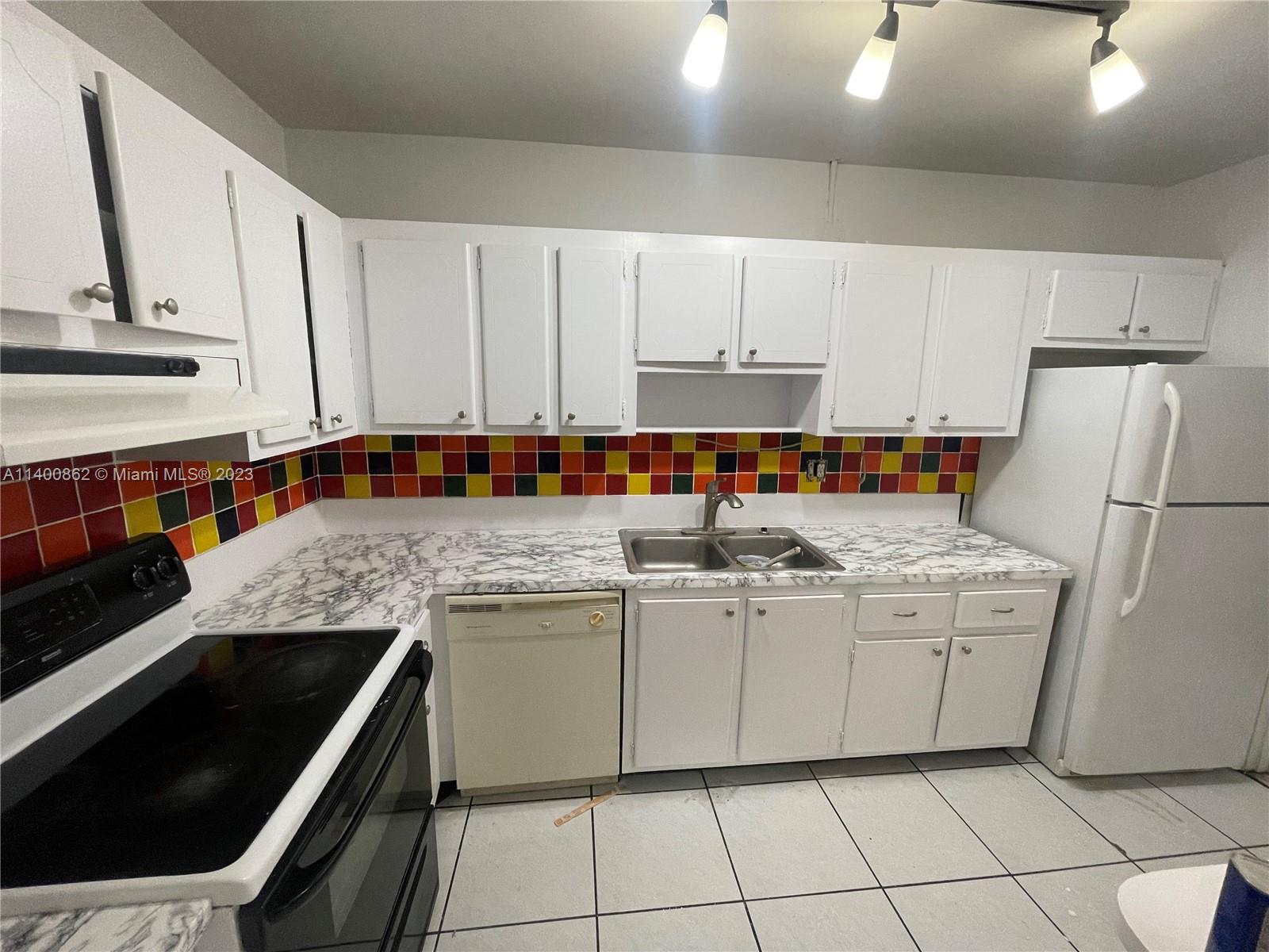 SEVENTEENTH GREEN CONDO - Residential
