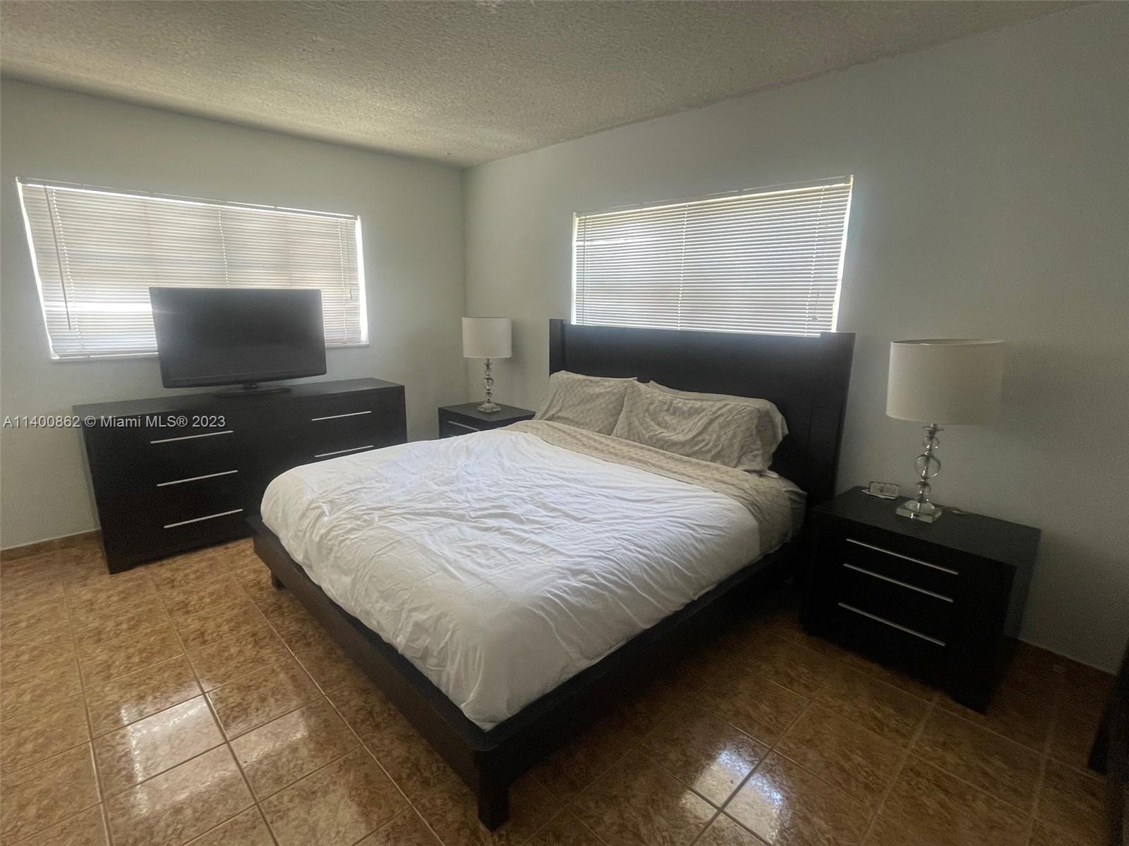 SEVENTEENTH GREEN CONDO - Residential
