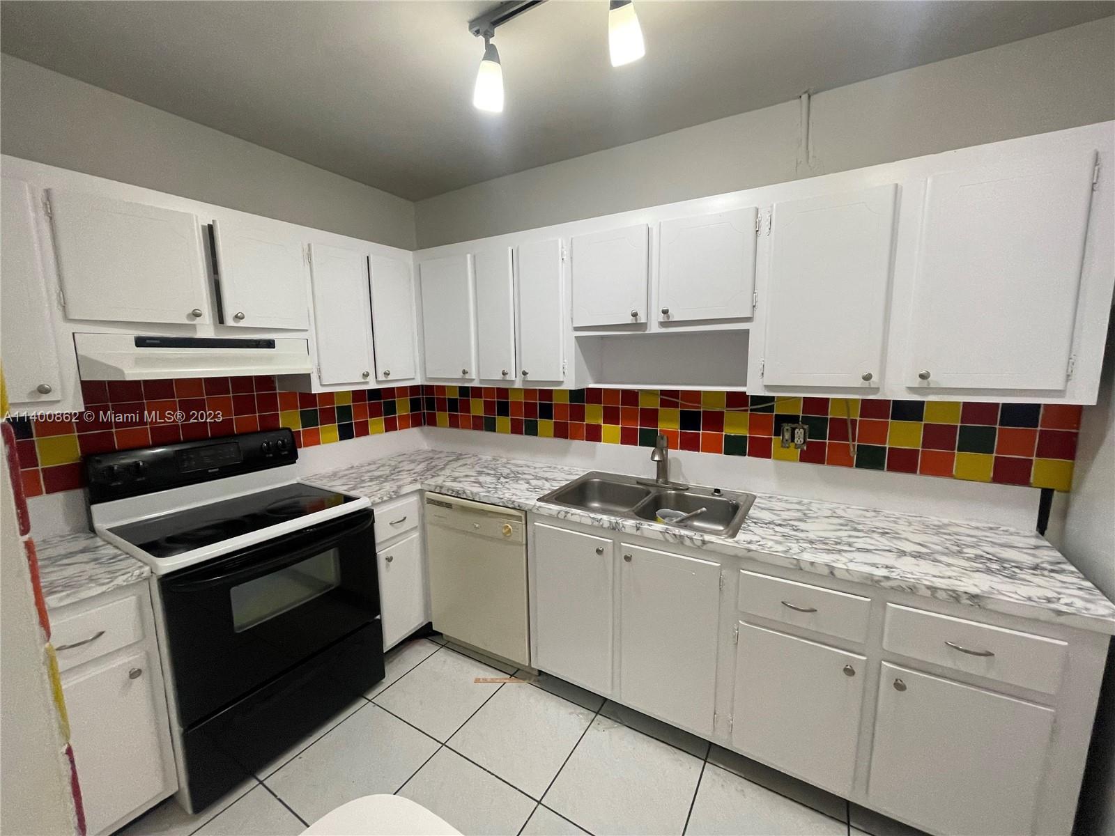 SEVENTEENTH GREEN CONDO - Residential