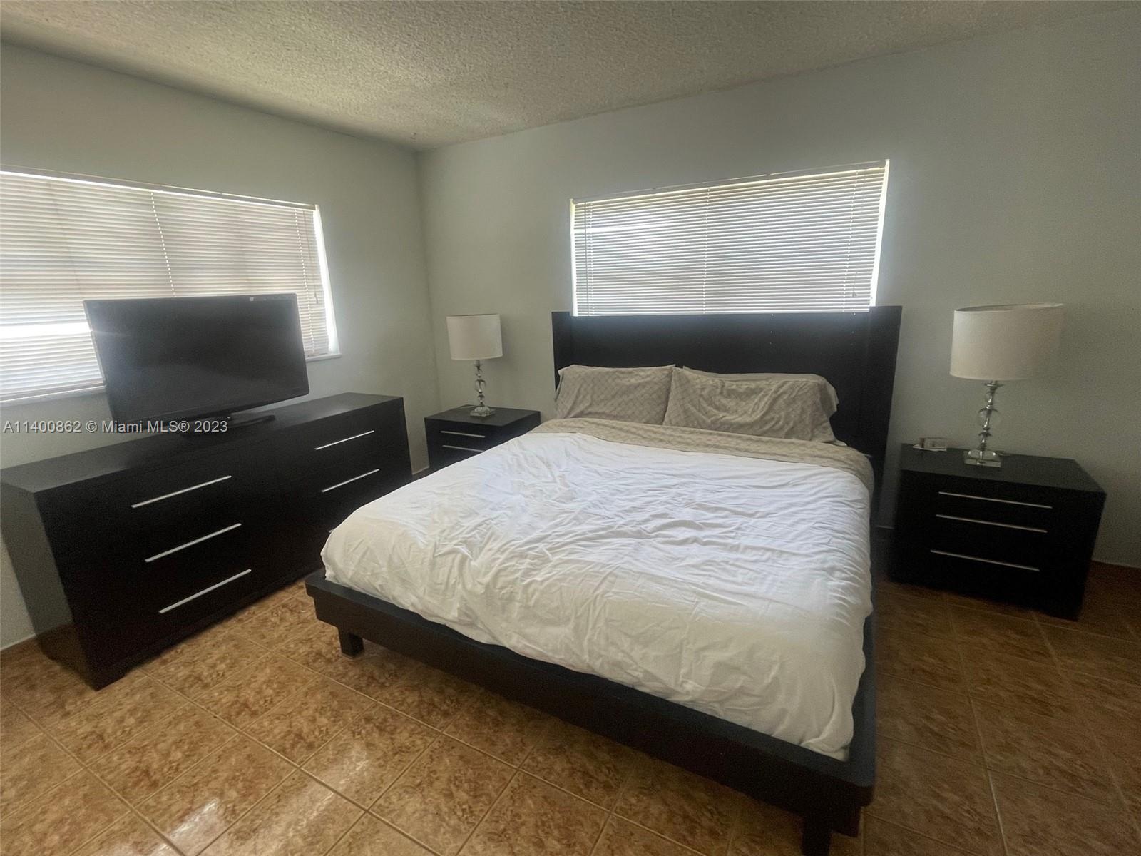 SEVENTEENTH GREEN CONDO - Residential