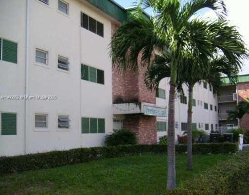 SEVENTEENTH GREEN CONDO - Residential