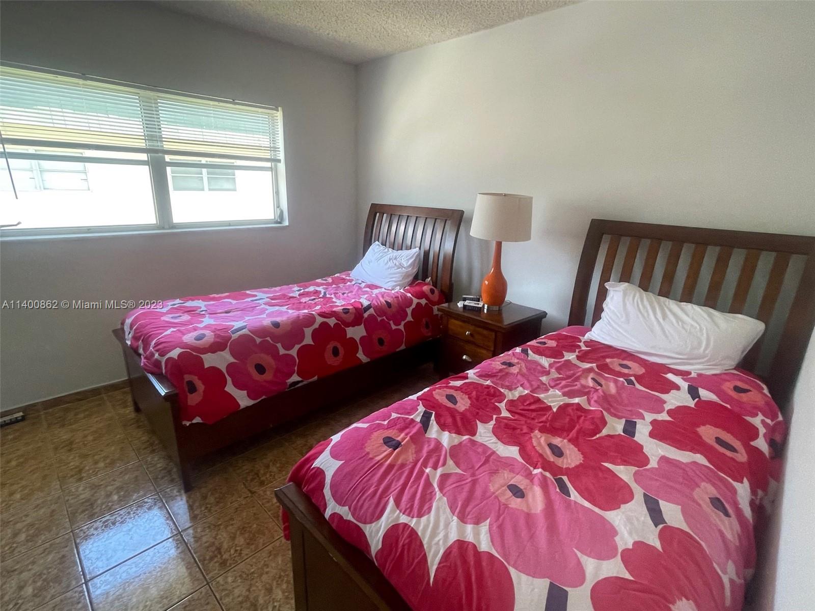 SEVENTEENTH GREEN CONDO - Residential
