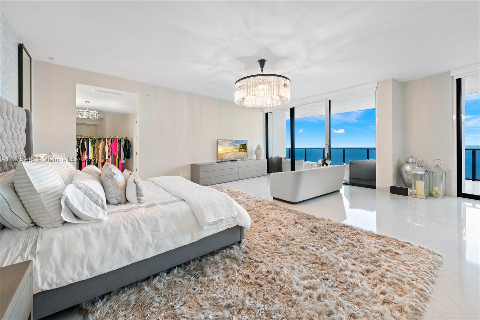 PORSCHE DESIGN TOWER - Residential