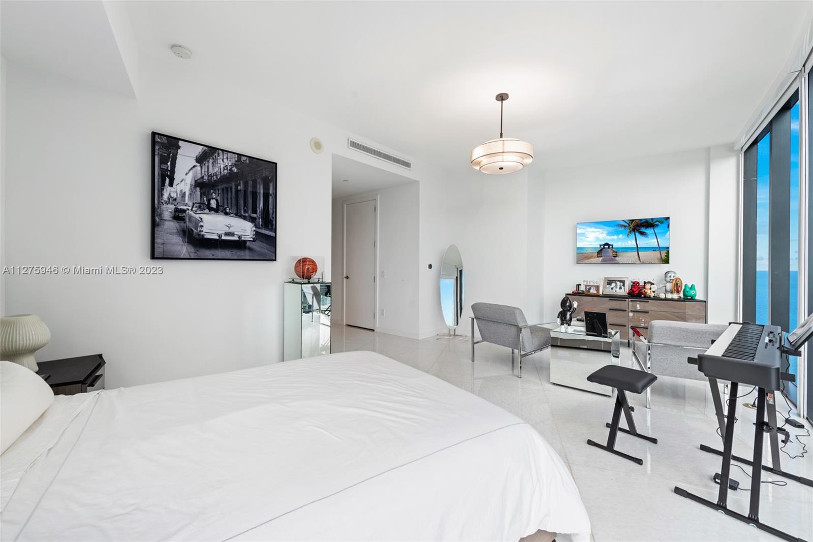 PORSCHE DESIGN TOWER - Residential