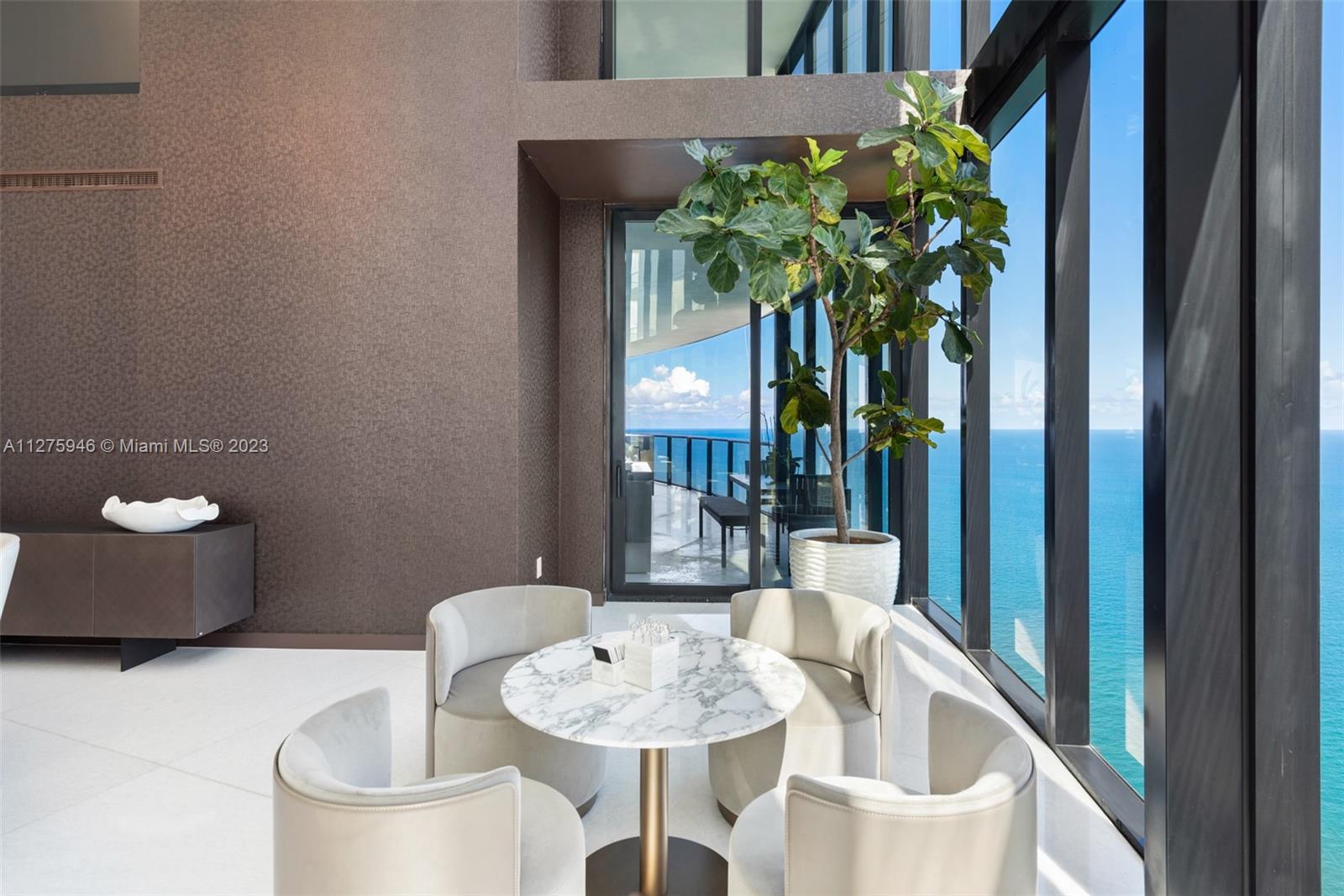 PORSCHE DESIGN TOWER - Residential