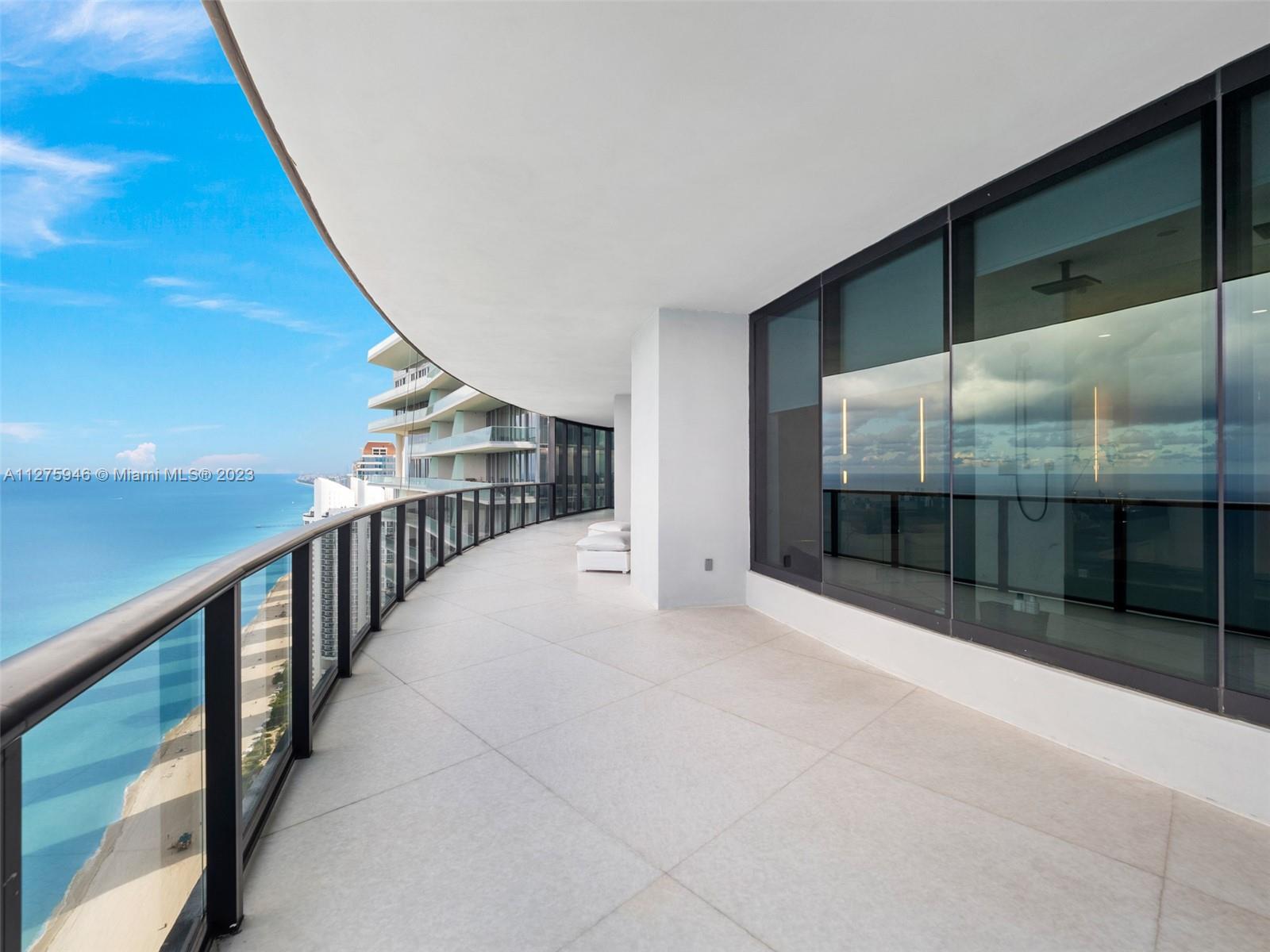 PORSCHE DESIGN TOWER - Residential