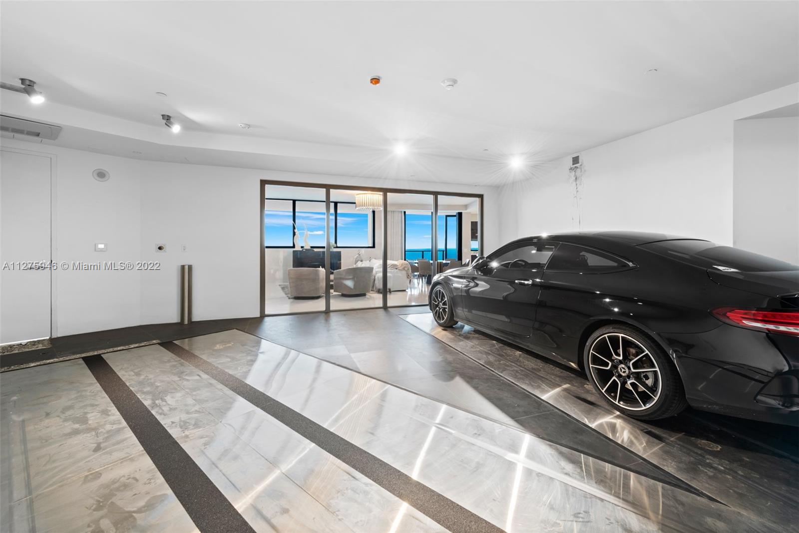 PORSCHE DESIGN TOWER - Residential