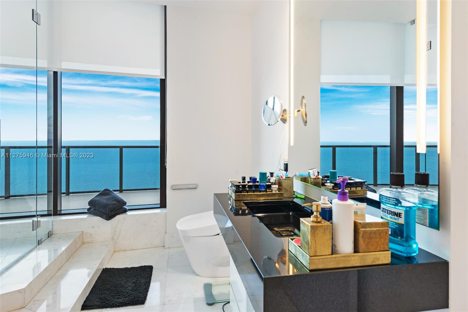 PORSCHE DESIGN TOWER - Residential
