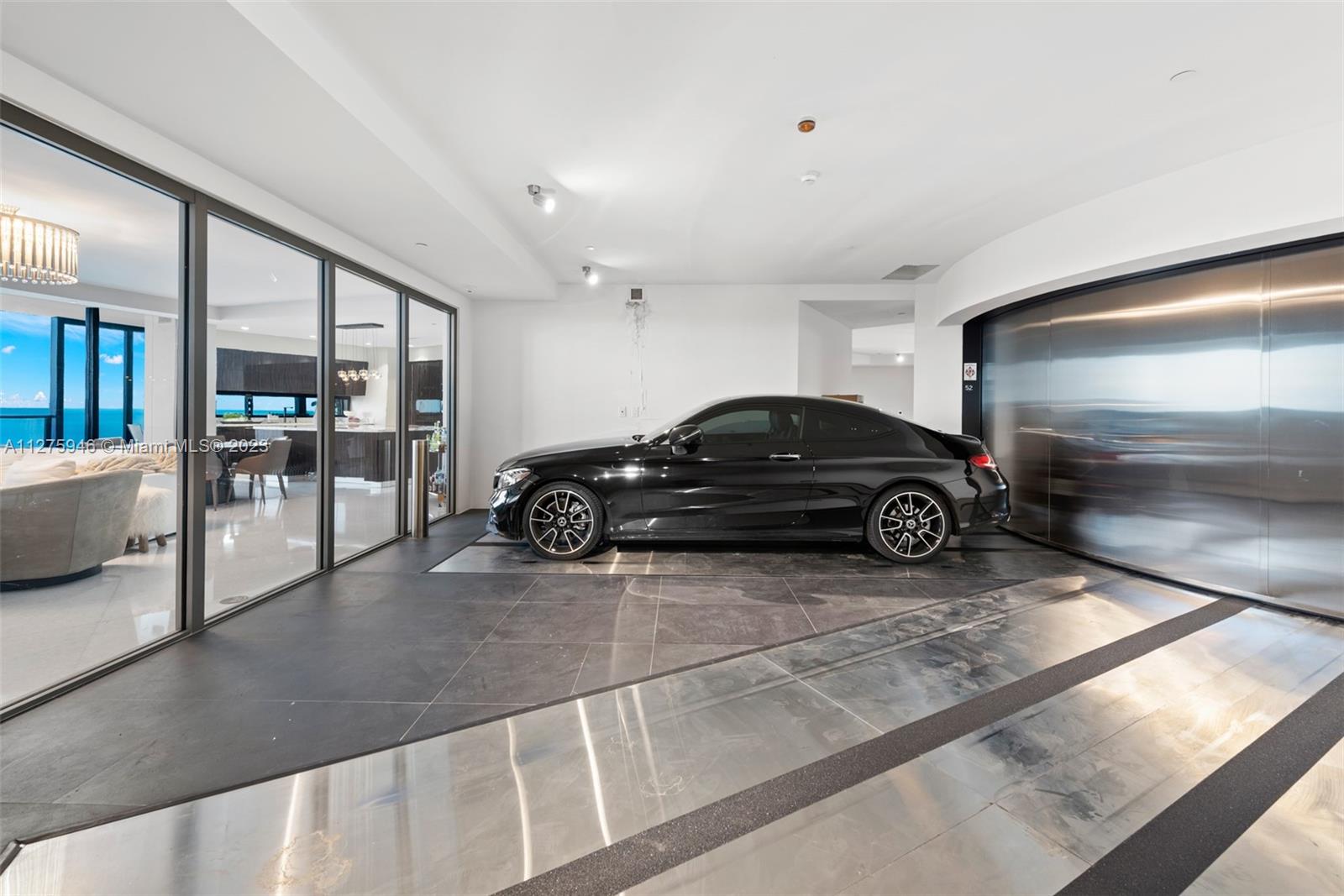 PORSCHE DESIGN TOWER - Residential