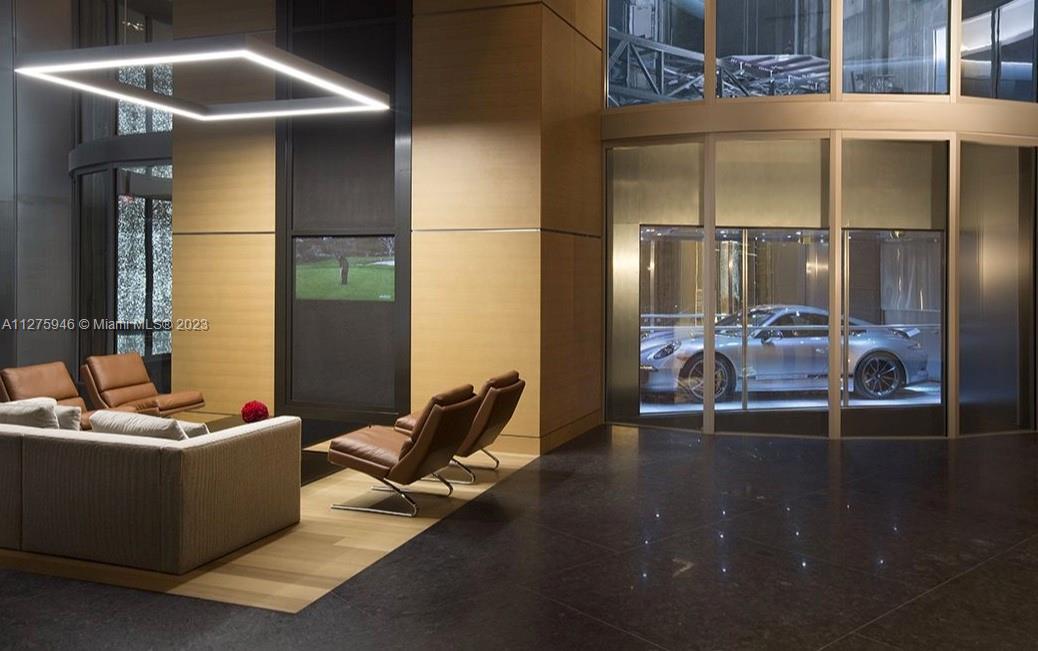 PORSCHE DESIGN TOWER - Residential