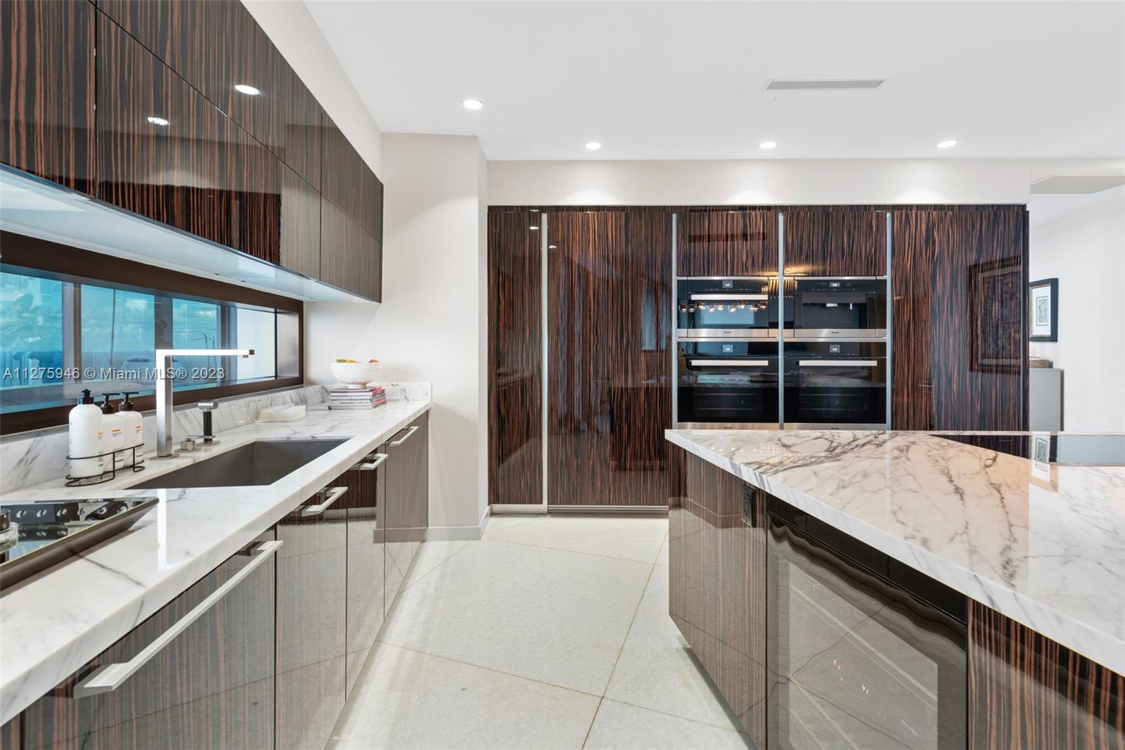 PORSCHE DESIGN TOWER - Residential