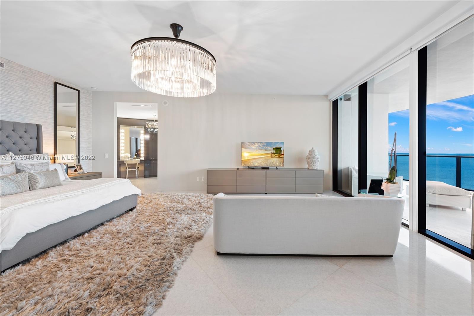 PORSCHE DESIGN TOWER - Residential