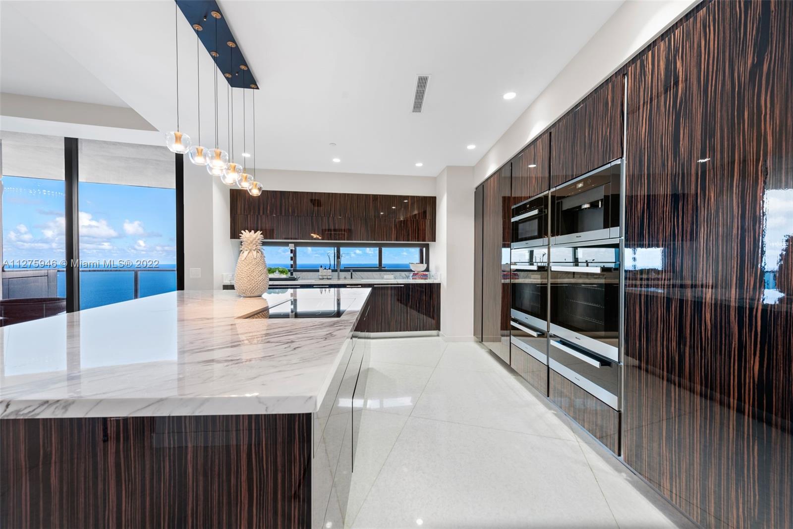 PORSCHE DESIGN TOWER - Residential