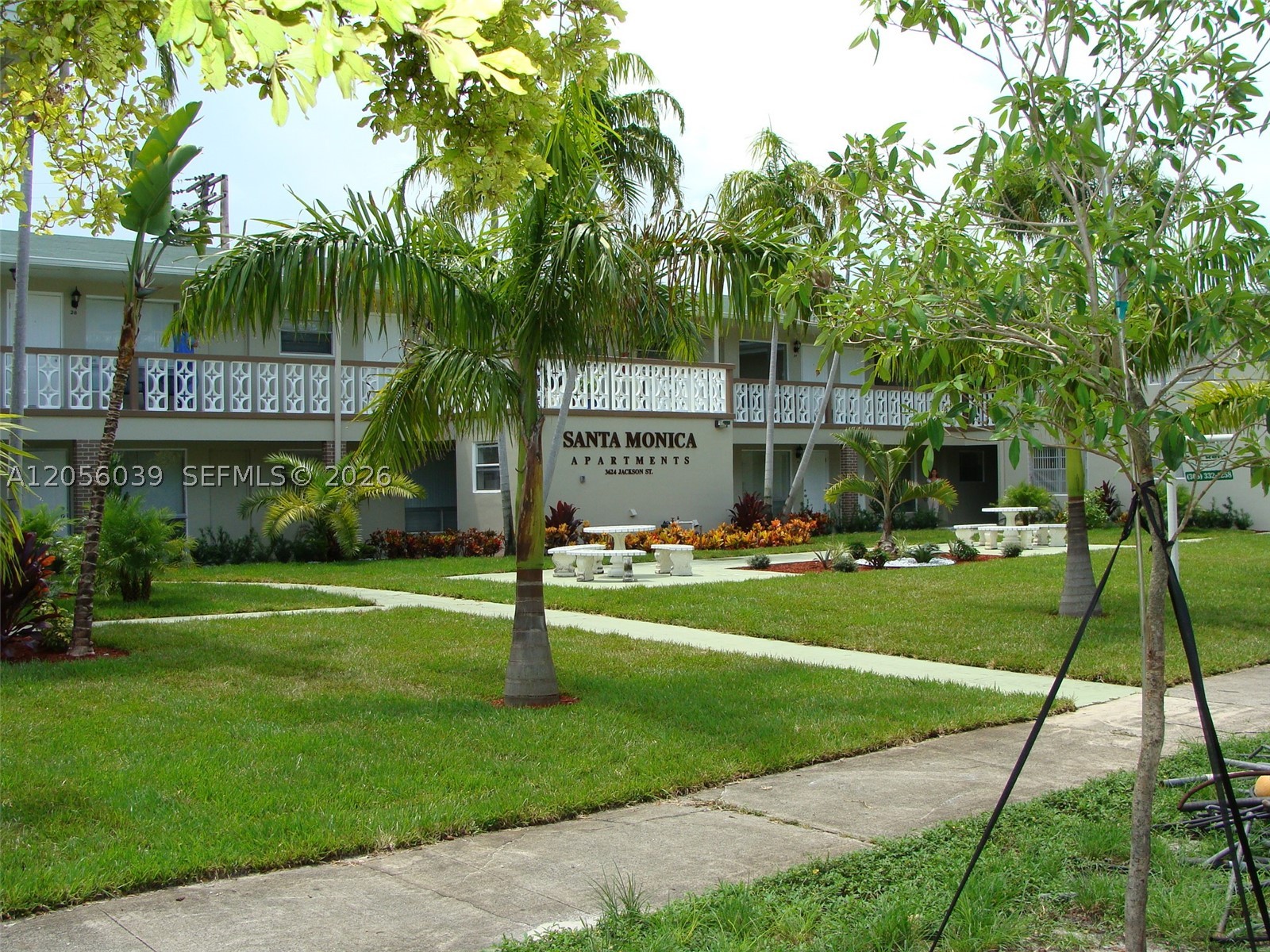 HOLLYWOOD HILLS - Residential Lease
