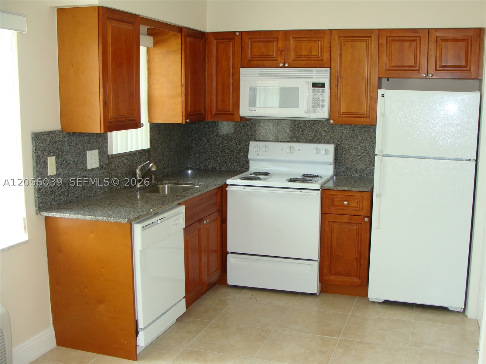 HOLLYWOOD HILLS - Residential Lease
