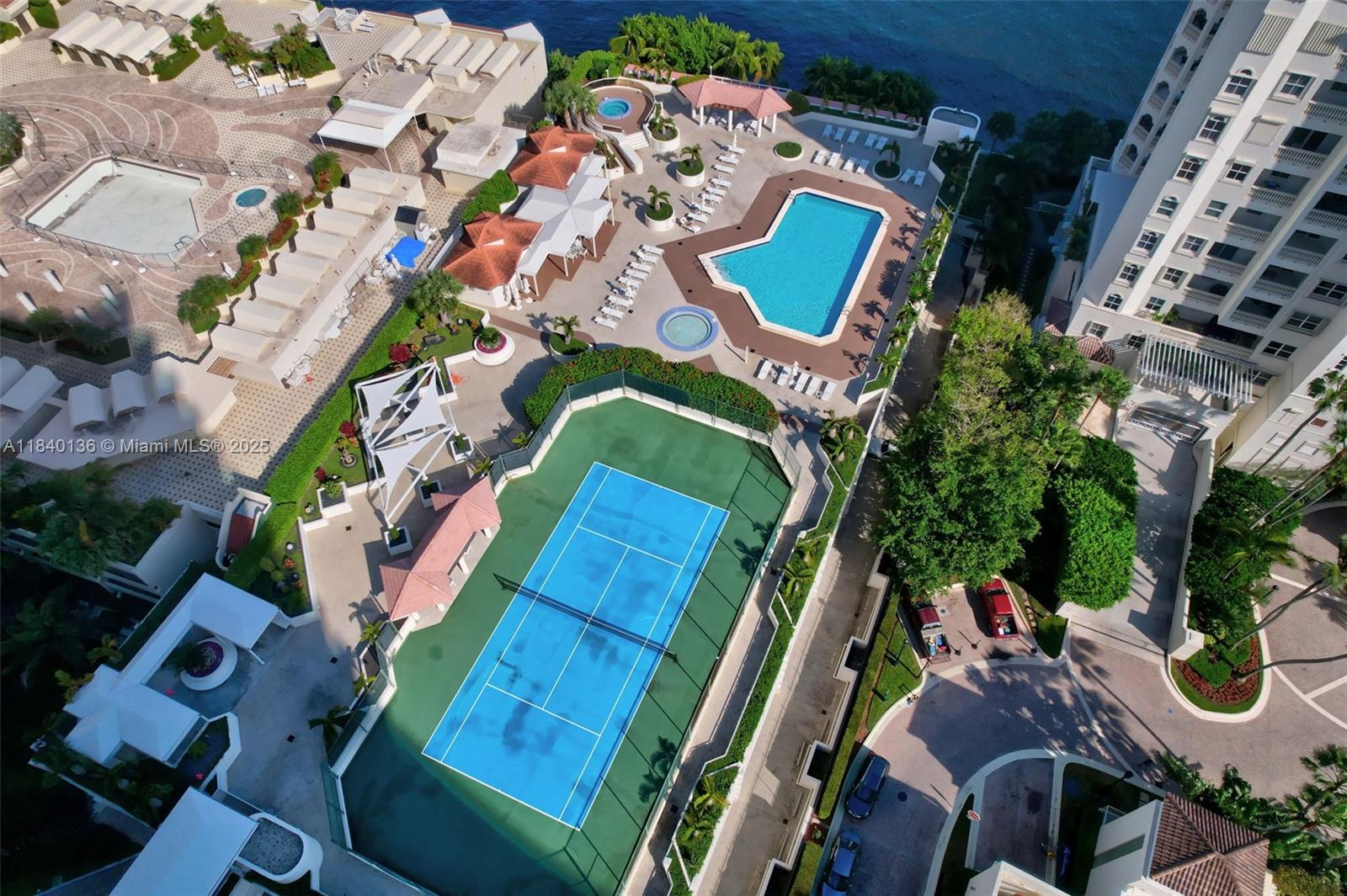 THE LANDMARK CONDO - Residential