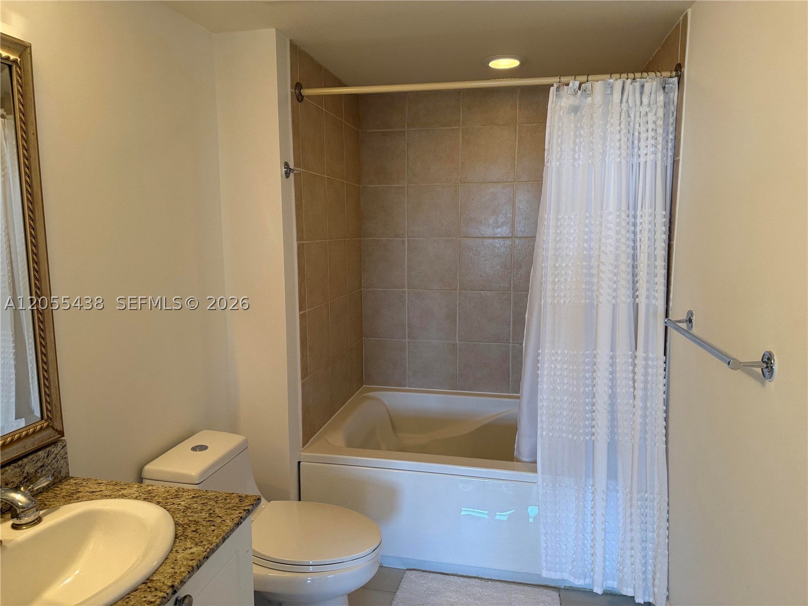 TURNBERRY ON THE GREEN CO - Residential Lease