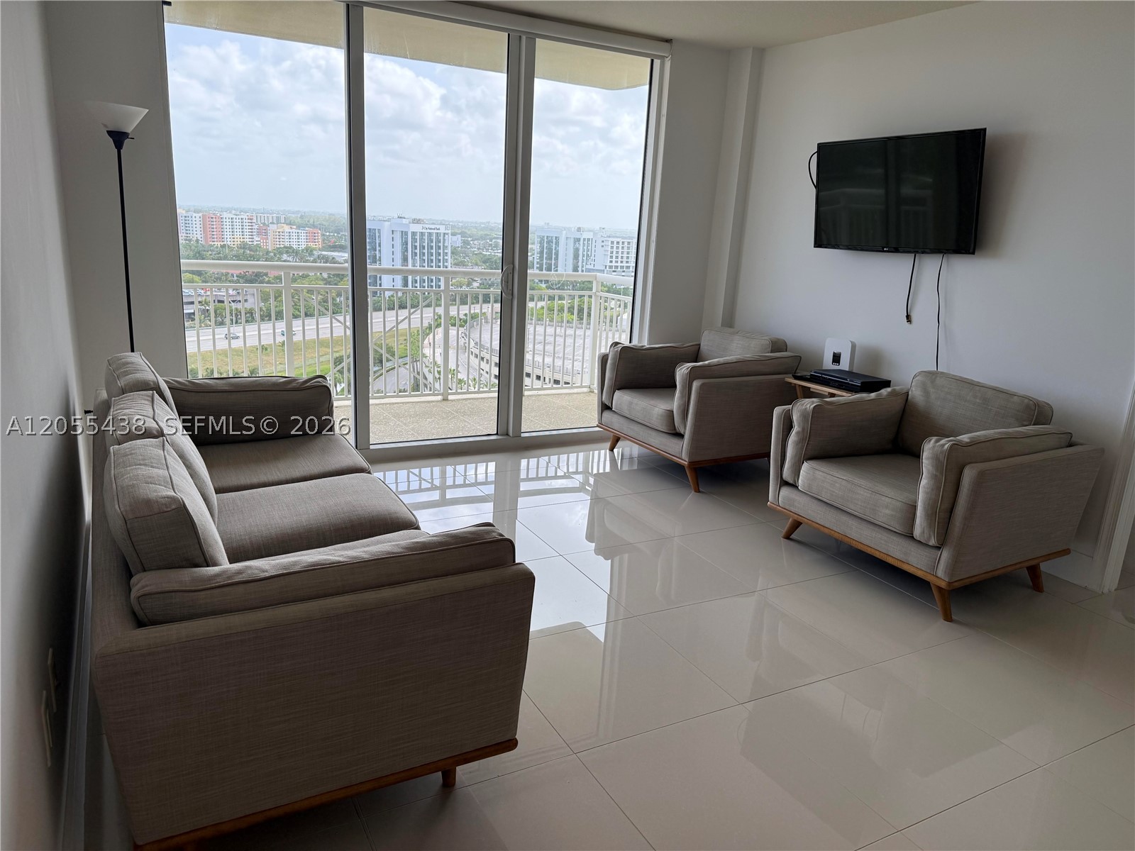 TURNBERRY ON THE GREEN CO - Residential Lease