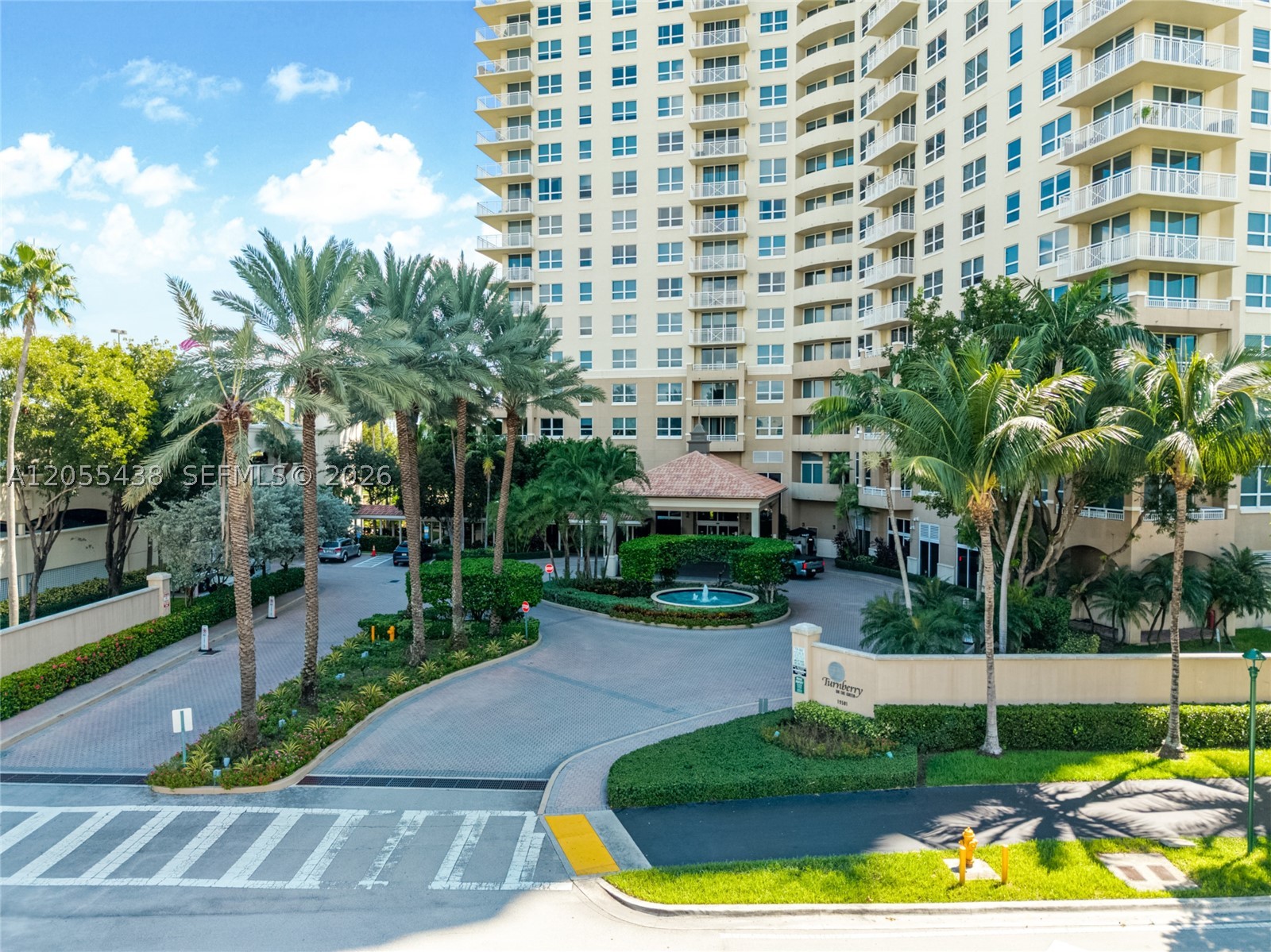 TURNBERRY ON THE GREEN CO - Residential Lease
