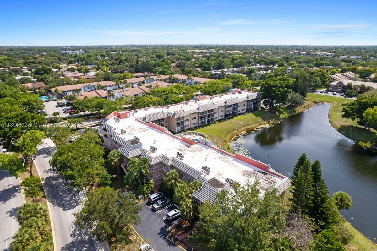 LAKE FOREST CONDO - Residential