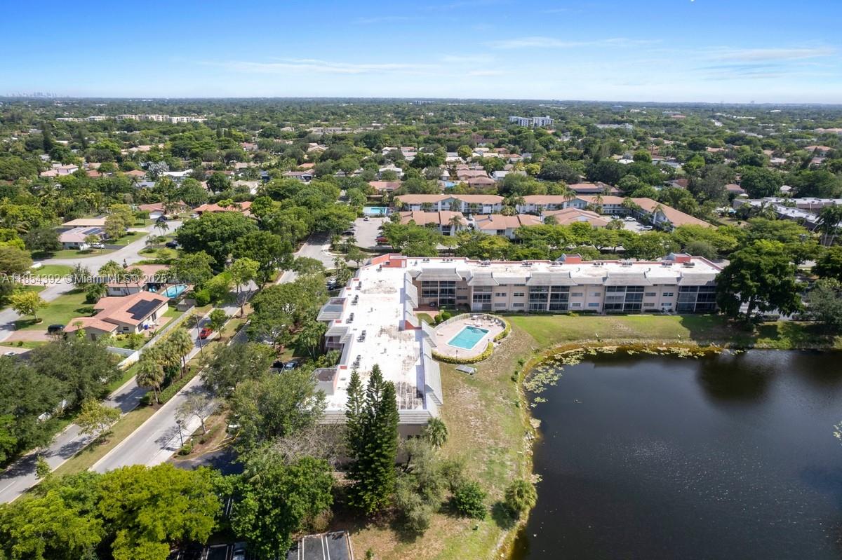 LAKE FOREST CONDO - Residential