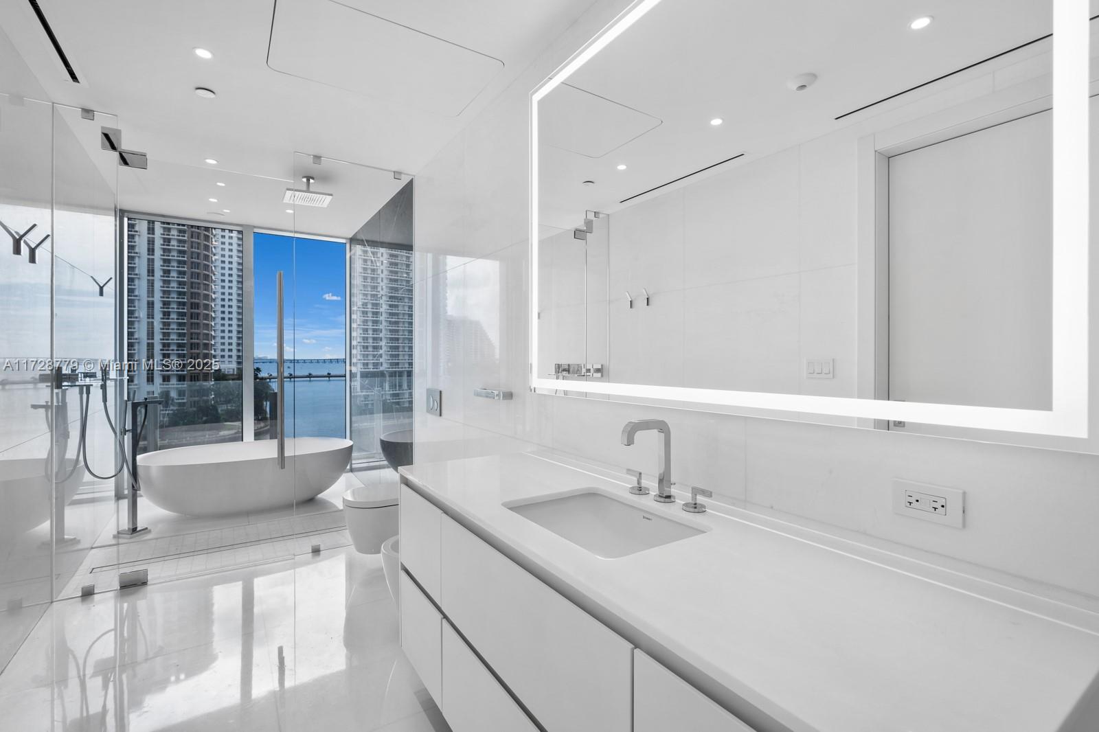 ASTON MARTIN CONDO - Residential