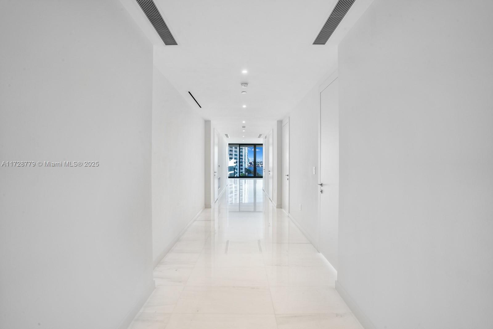 ASTON MARTIN CONDO - Residential
