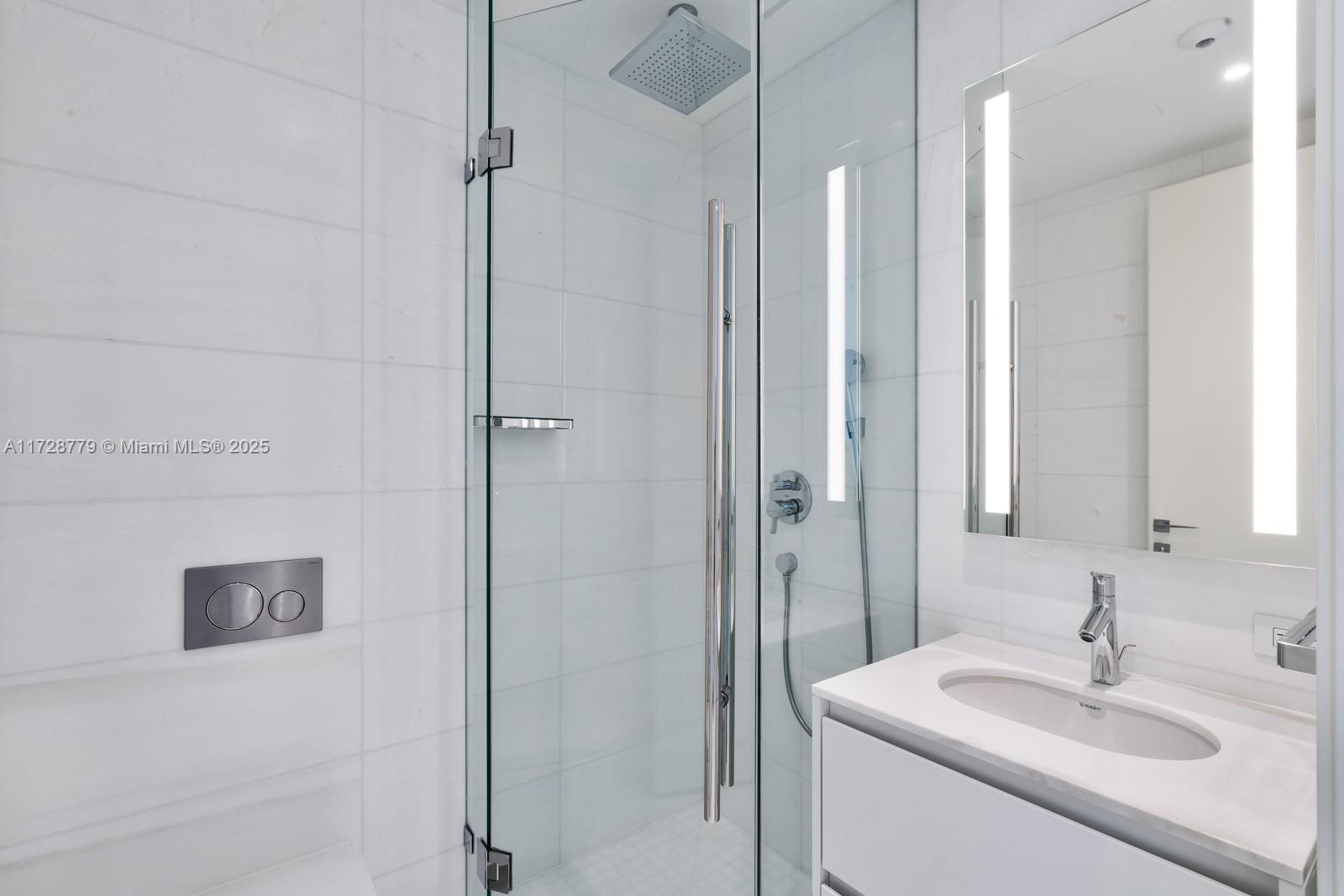 ASTON MARTIN CONDO - Residential