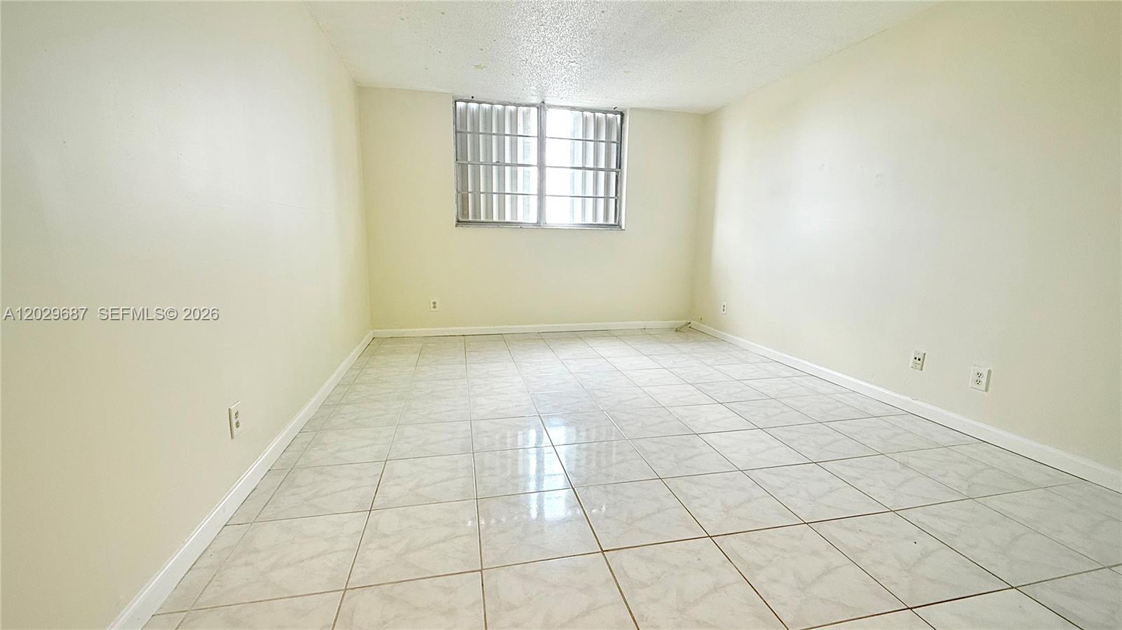 THREE HORIZONS SOUTH COND - Residential Lease