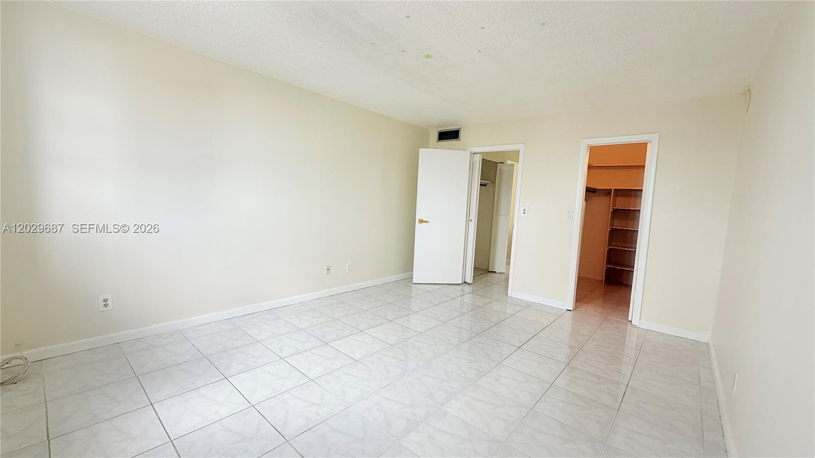 THREE HORIZONS SOUTH COND - Residential Lease