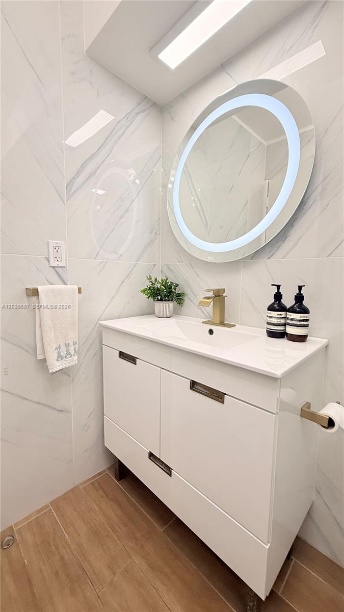 THREE HORIZONS SOUTH COND - Residential Lease